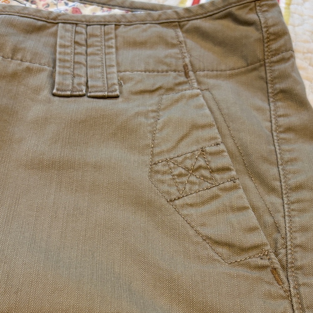 Levi's Women's Tan Cargo Shorts - Picture 3 of 12